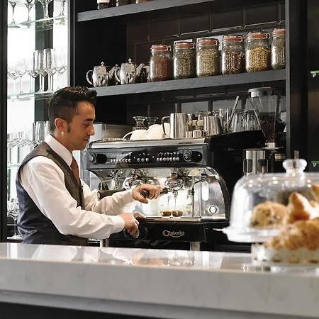 Отель Temple Bar By The Unlimited Collection 4*